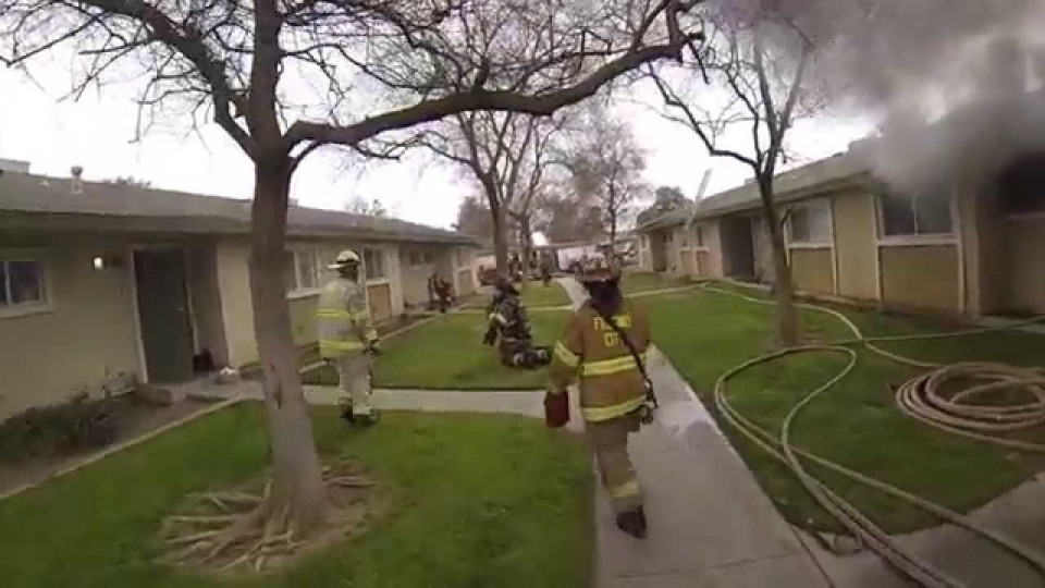 Children rescued from Fresno apartment fire