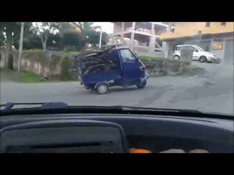 Hysterical observers film a driver trying to get up a hill in a tuk tuk