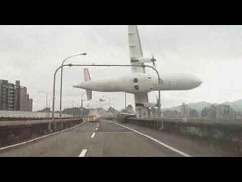 TransAsia plane crash on cam! | Taipei | 04 02 2015