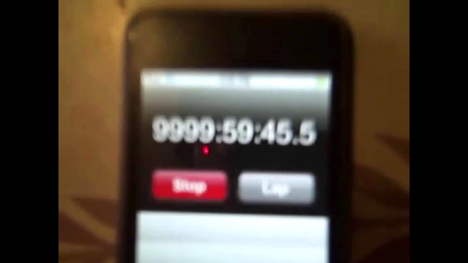 What happens when the stopwatch on an iPod clocks over from 9999 hours to 10000 hours?